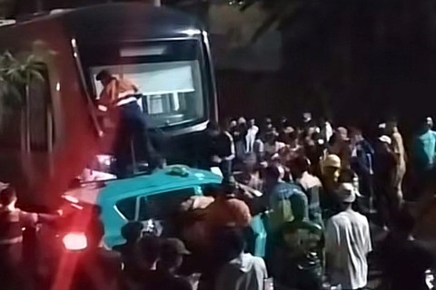 Penyebab KA Argo Bromo Tabrak KRL di Bekasi: Awalnya KRL Nabrak Taksi