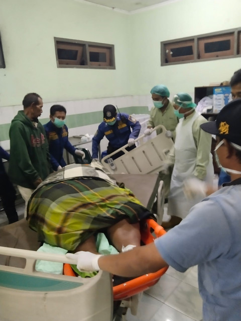 Wanita Berbobot 400 Kg di Gresik Meninggal di RS, Damkar Bantu Evakuasi