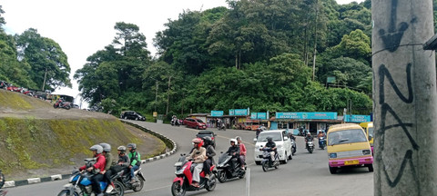 Long Weekend Dimulai, Jalur Puncak Berlakukan One Way ke Arah Cianjur