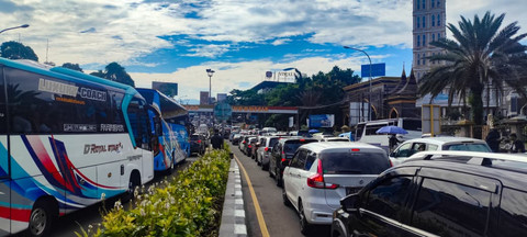 Long Weekend May Day: 13 Ribu Kendaraan Padati Puncak, One Way Diberlakukan