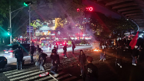 Usai Aksi May Day Bandung: Massa Tak Dikenal Bakar Pos Polisi