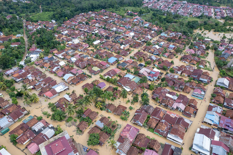 Foto: Banjir Setinggi 80 Cm Melanda Permukiman Warga di Jambi