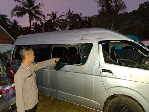 Rombongan Wisatawan Diserang OTK di Pantai Malang: Mobil Dicoret, 6 Terluka