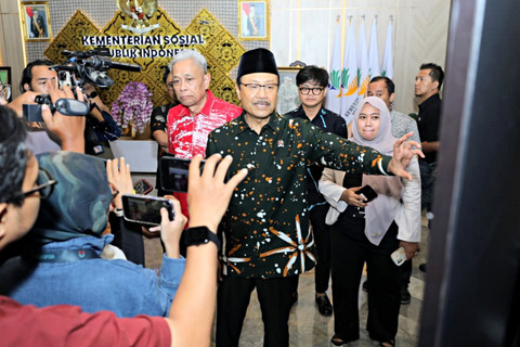 Gus Ipul Tegaskan Isu Mark Up Harga Sepatu Sekolah Rakyat Hoaks