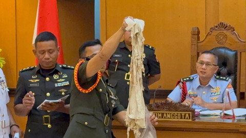 Penampakan Kaus Andrie Yunus Hancur Terkena Air Keras