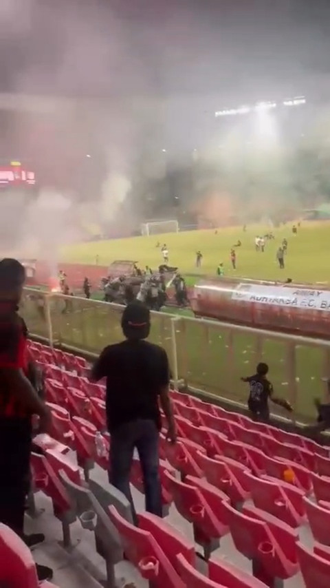 Polisi Tangani Kericuhan Usai Persipura vs Adhyaksa Banten, Ada Penonton Pingsan