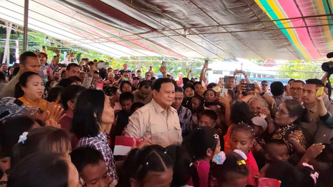 Momen Prabowo Joget Tabola Bale Bareng Warga Pulau Miangas