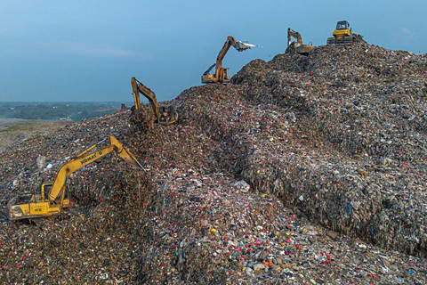 Foto: Mulai 1 Agustus, TPST Bantargebang Hanya Terima Sampah Residu