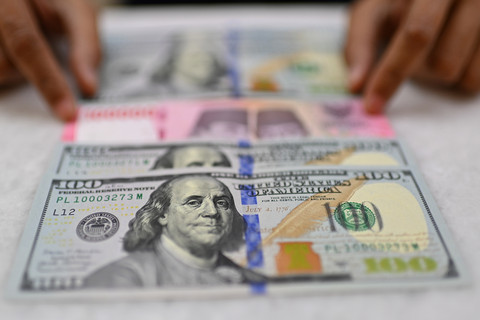 Terus Melemah, Rupiah Kini Sentuh Level Rp 17.900 per Dolar AS