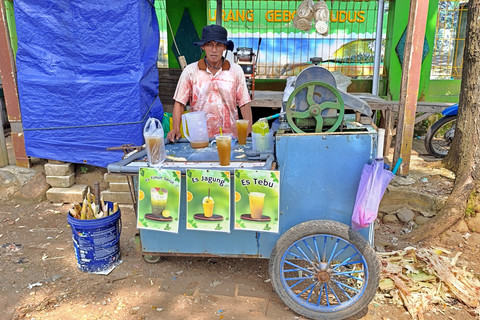 Cerita dari Pinggir Kudus: Kisah Pedagang Es Tebu dan Petaka Hipnotis