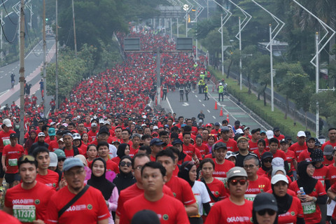 Foto: Merah Menyala Lautan Pelari Digiland Run 2026 di GBK, Jakarta