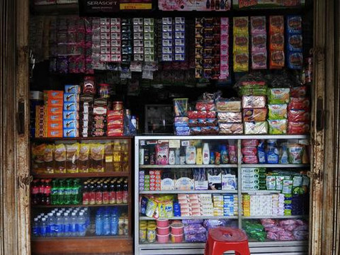 Nabung atau Belanja? Perspektif Ekonomi Islam di Tengah Kenaikan Harga