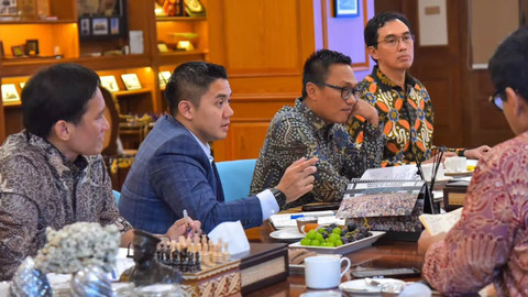 Seskab Teddy Terima Menteri ATR-Dirut KAI, Bahas PSN