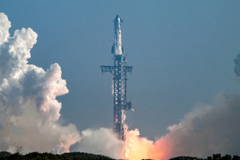 SpaceX Sukses Uji Terbang Roket Terkuat Starship V3, Misi ke Mars Makin Dekat