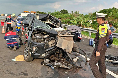 Mobil Anggota DPR Gus Hilman Tabrak Truk di Tol Paspro, 2 Orang Tewas