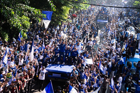 Ponsel Pemain Persib Frans Putros Hilang saat Konvoi Juara di Bandung