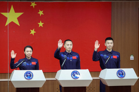 China Kirim 1 Astronautnya Tinggal Setahun di Stasiun Luar Angkasa Tiangong