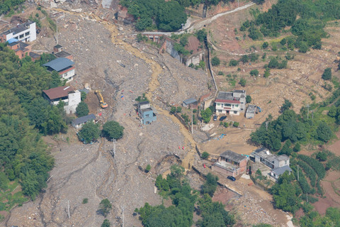 Foto: Tiga Tewas dan 17 Hilang Akibat Banjir Bandang di China