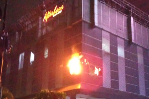 Kebakaran Landa Bar di Poins Mall Lebak Bulus, 1 Karyawan Luka Bakar