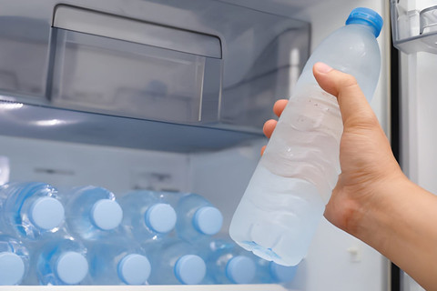 Kebiasaan Minum Obat dengan Air Dingin: Apakah Berdampak pada Kerja Obat?