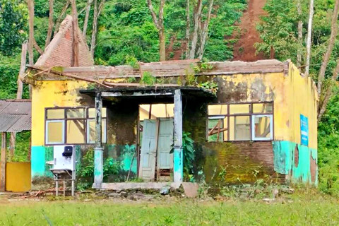 Pilu SDN Klungkung 2 Jember: Perpustakaan Beratap Langit, Plafon Kelas Ambruk