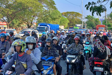 Warga Madura Mudik 'Toron' Jelang Idul Adha, Akses Jembatan Suramadu Macet