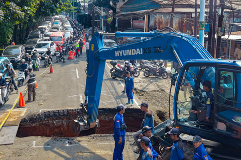 Jalan Amblas Lenteng Agung: Macet hingga Upaya Perbaikan