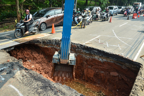 Target Perbaikan Jalan Lenteng Agung 2-3 Hari, Malam Ini Pasang Box Culvert