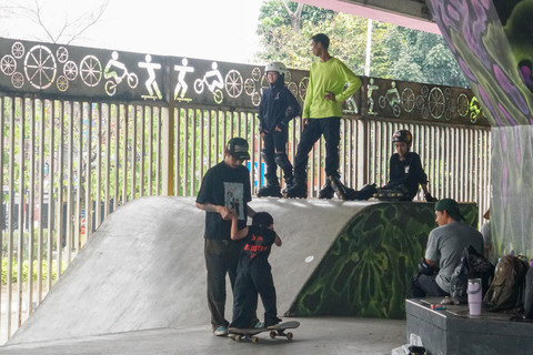Foto: Skatepark Pasar Rebo Jadi Destinasi Olahraga dan Rekreasi Warga