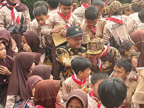 Abdul Mu’ti Datangi Korban Kebakaran Kemayoran, Pastikan Anak-anak Bisa Sekolah
