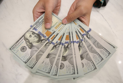 Dolar AS Menguat, Pasar Tunggu Kepastian Kesepakatan Damai I