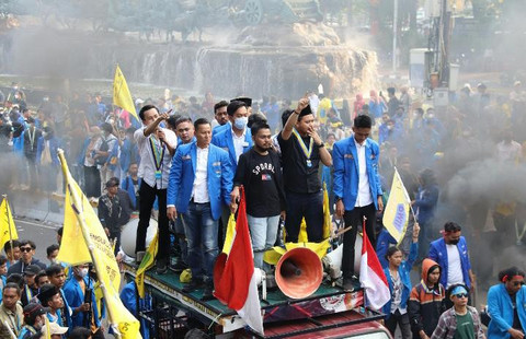 Krisis Kepercayaan dan Lahirnya Era Baru Politik D