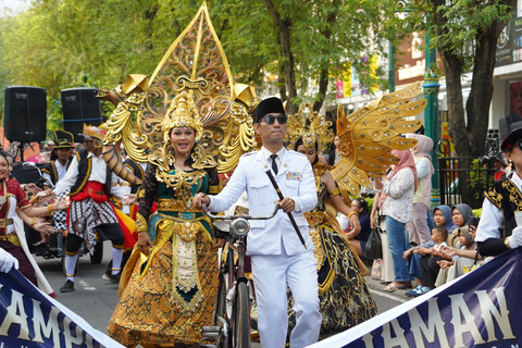 Ribuan Warga Padati Malioboro Saksikan Kirab Budaya Tresna P