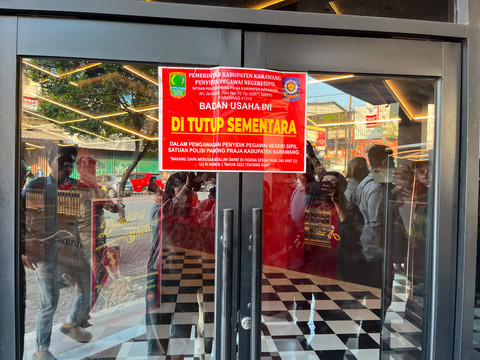 Satpol PP Segel THM di Karawang yang Diduga Jadi L