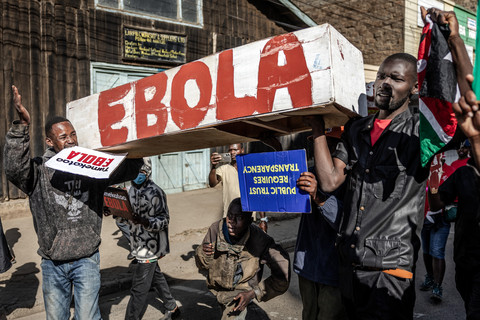 Foto: Demo Penolakan Pusat Karantina Ebola di Kenya Berujung