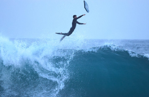 Foto: Ombak Raksasa 6 Meter Tantang Adrenalin Pese