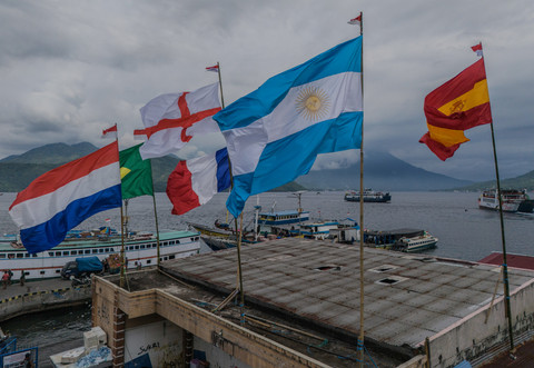 Foto: Bendera Peserta Piala Dunia 2026 Berkibar di Langit Te