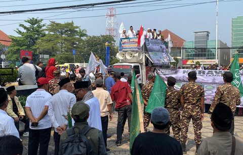 Massa Demo Kantor Bupati Karawang, Desak Lokasi Pe