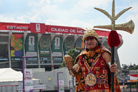 Foto: Menuju Piala Dunia 2026, Pendukung Timnas Meksiko Ramaikan Stadion Azteca