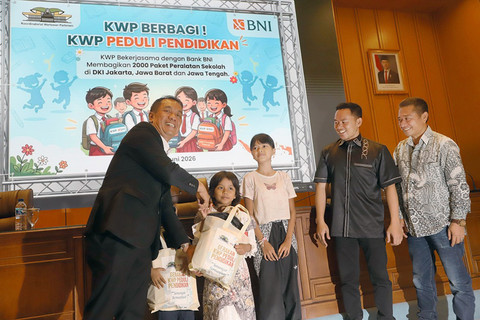 Jelang Tahun Ajaran Baru, KWP Salurkan 2 Ribu Paket Perlengk