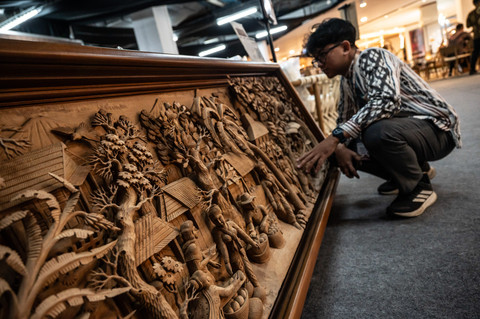 Foto: Mengunjungi Pameran Furnitur dan Seni Ukir Unggulan di Semarang