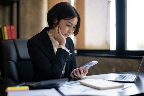 5 Basic Rules saat Chat dengan Rekan Lawan Jenis di Kantor