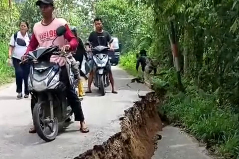 Jalan Penghubung Palolo-Napu Amblas Imbas Gempa 6,7 M Palu 