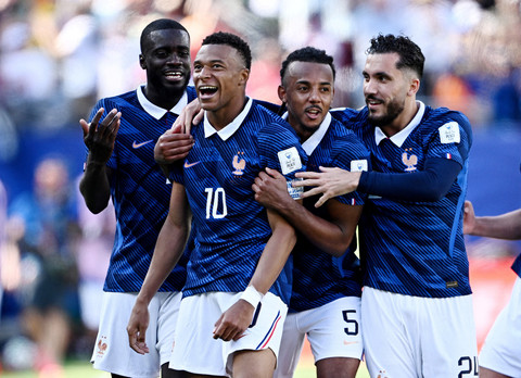 Foto: Brace Mbappe Bawa Prancis Kalahkan Senegal