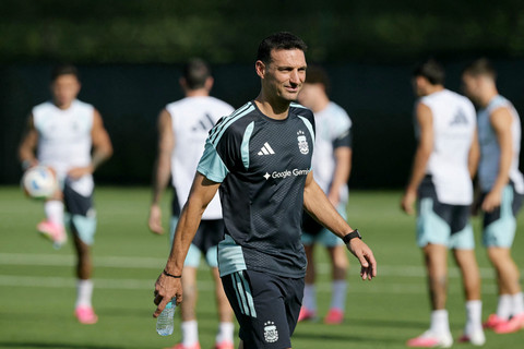 Scaloni Santai Soal Performa Argentina: Yang Penting Sudah di Semifinal
