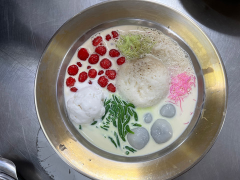 Mencicipi Dessert Tradisional Khas Thailand Kesukaan Lisa BLACKPINK