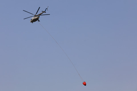 Update Kebakaran TPA Jatiwaringin: 3 Helikopter Water Bombing Dikerahkan