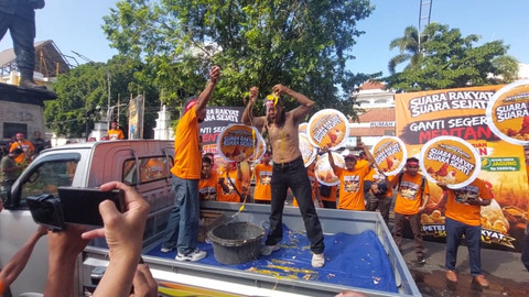 Peternak Soloraya Mandi Telur, Protes Harga Ayam dan Telur Anjlok