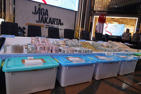 Cerita 6 Jam Menunggu Konferensi Pers 3 Kasus Besar