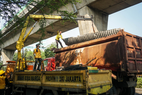Cegah Truk Hantam JPO Lagi, Dishub DKI Pasang Rambu Batas Ketinggian